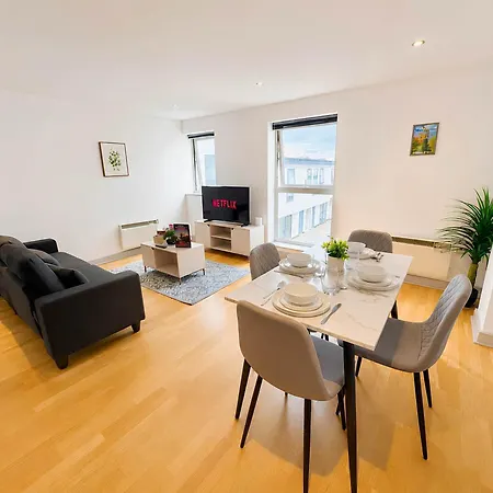 Spacious 2-bed Centre Near Shambles York