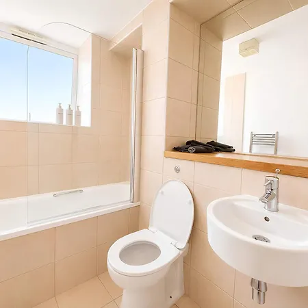 Spacious 2-bed Centre Near Shambles York