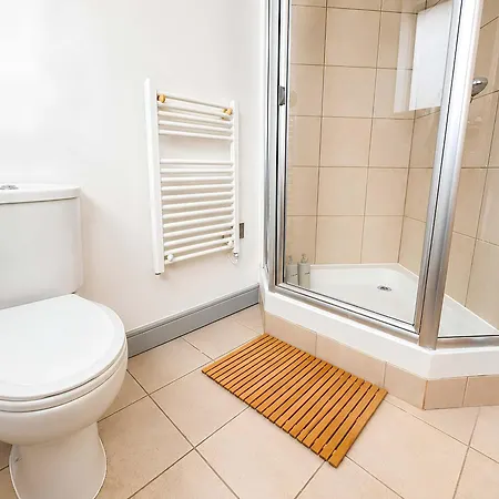 Spacious 2-bed Centre Near Shambles *