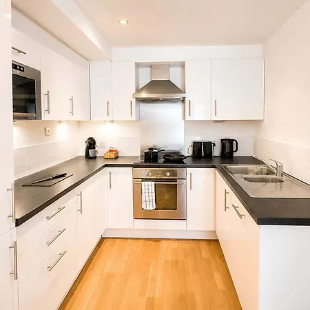 Spacious 2-bed Centre Near Shambles Apartman *