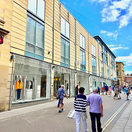 Spacious 2-bed Centre Near Shambles